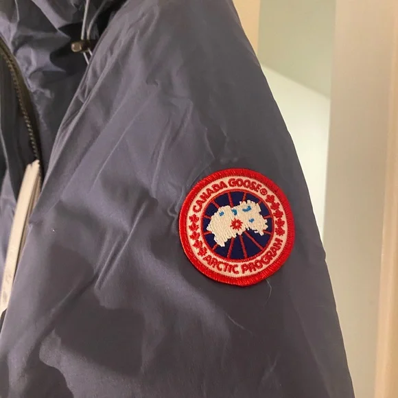 Never Worn Canada Goose men’s jacket - Lodge Hoody - Picture 3 of 7